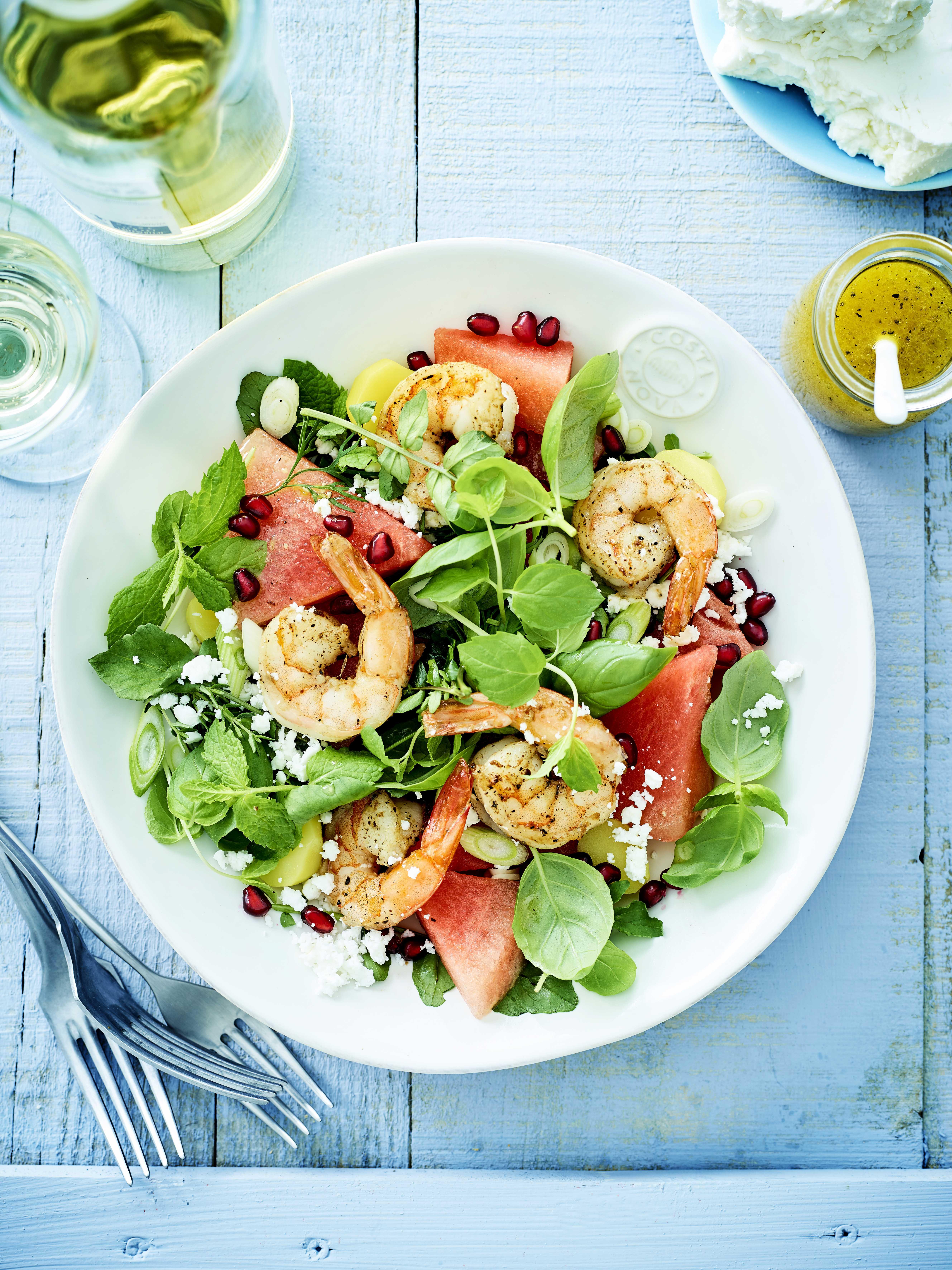 Zomerse scampisalade met watermeloen en feta